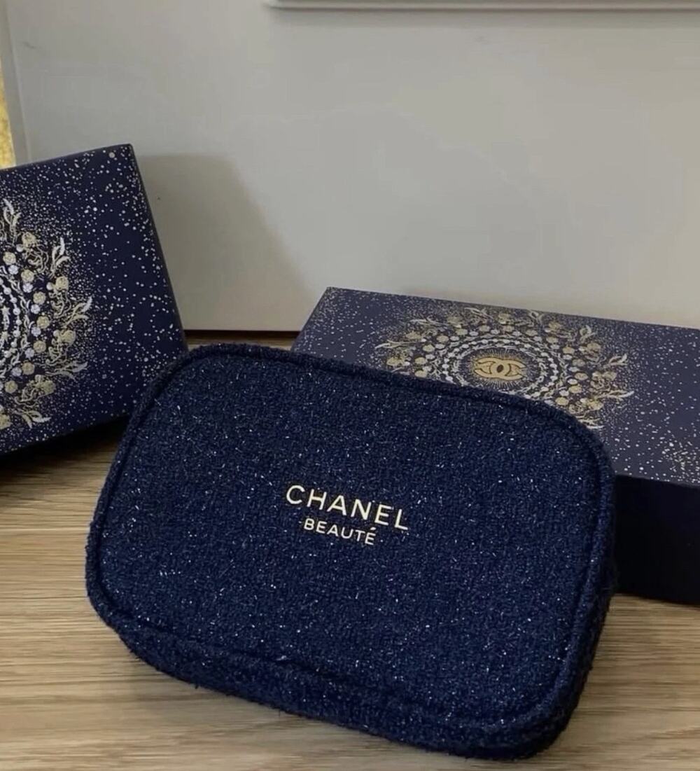 Chanel Beauté Holiday Makeup Pouch | Navy Tweed